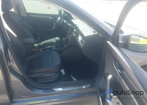 2020 Volkswagen Passat 2.0T R-Line z USA, uszkodzony, nr VIN 1VWMA7A35LC025377